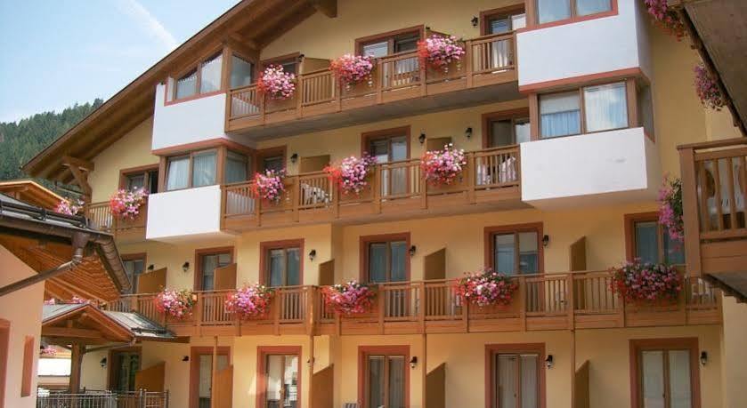 Residence Canada Pinzolo Exterior photo