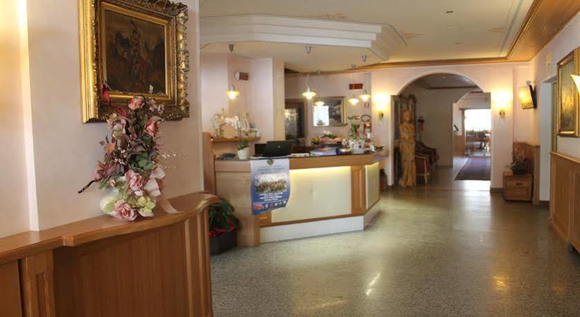 Residence Canada Pinzolo Exterior photo