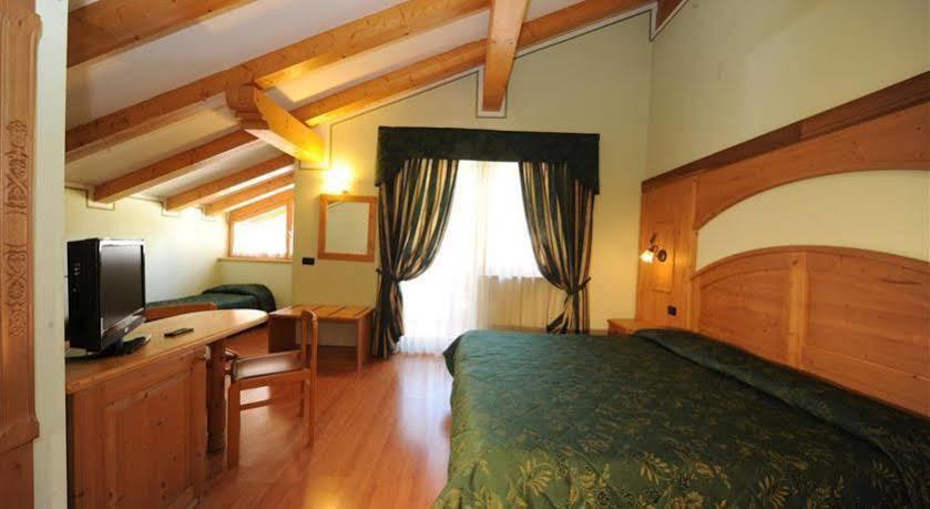 Residence Canada Pinzolo Exterior photo