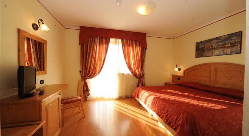 Residence Canada Pinzolo Exterior photo