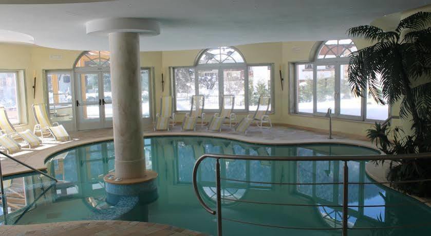 Residence Canada Pinzolo Exterior photo