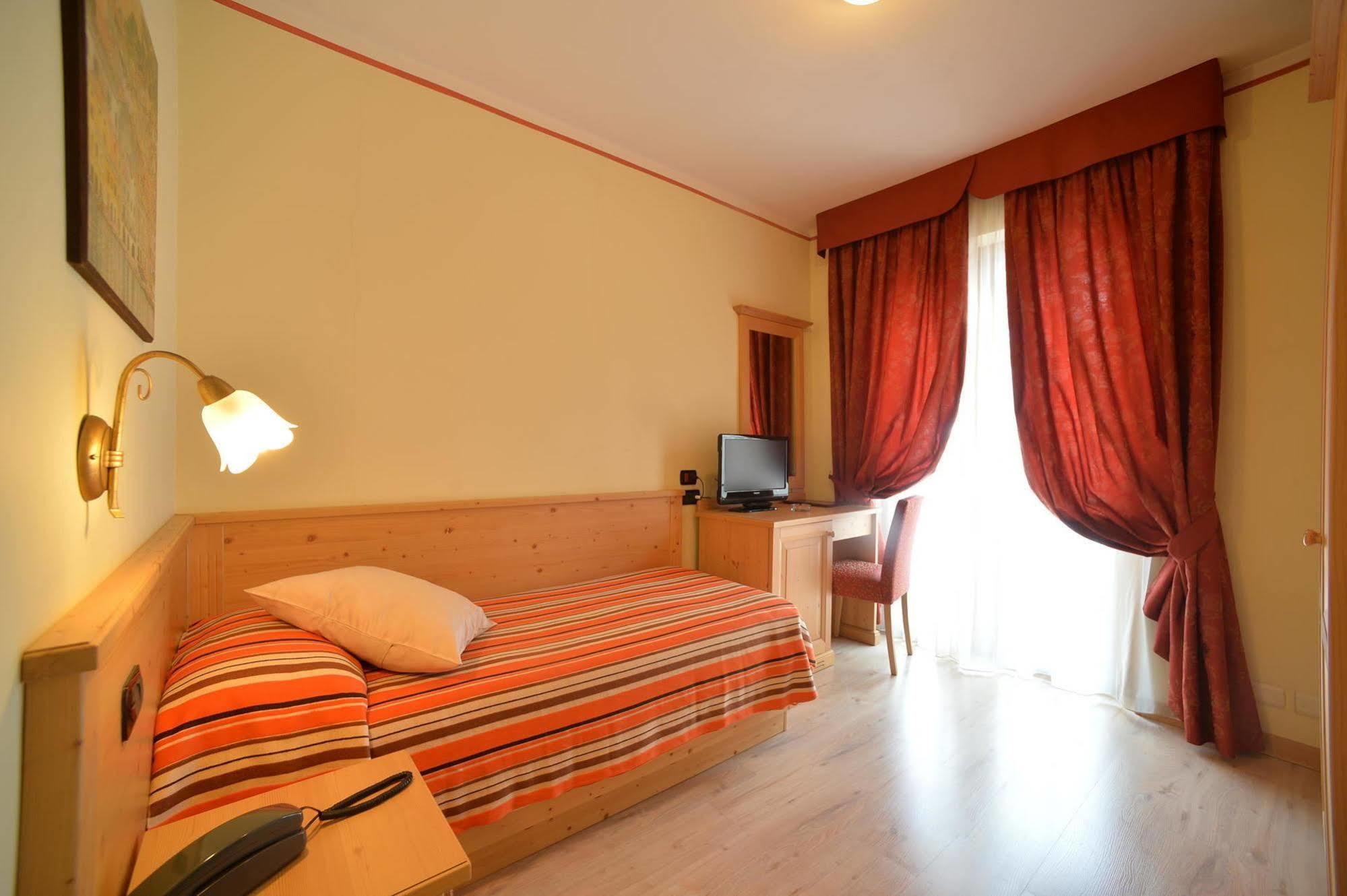Residence Canada Pinzolo Exterior photo