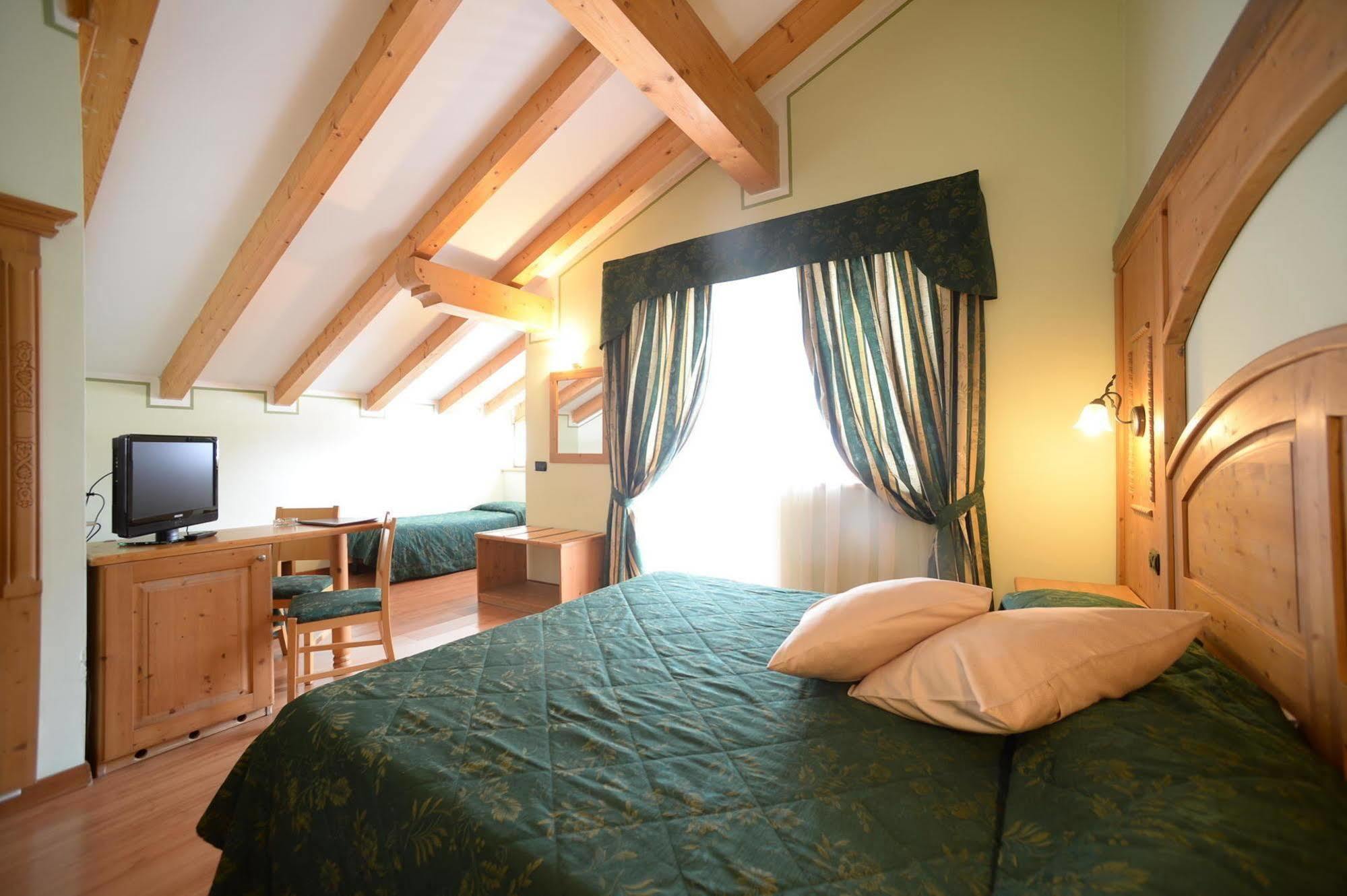 Residence Canada Pinzolo Exterior photo
