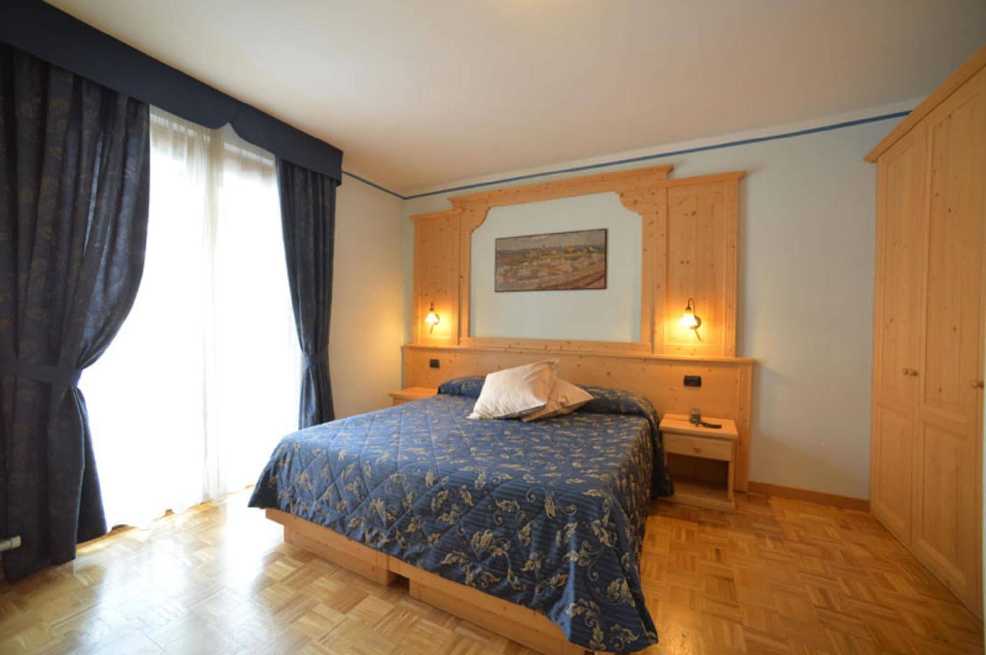 Residence Canada Pinzolo Exterior photo